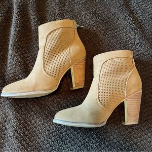 Heeled booties